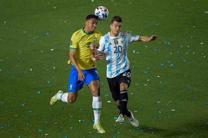 O Brasil vai receber a Argentina no Maracanã para um clássico pelas Eliminatórias para a Copa do Mundo na próxima terça-feira (21). As duas seleções não se enfrentam desde 2021. O Lance! te lembra os últimos duelos entre Brasil e Argentina. (Foto: Andres Larrovere / AFP)