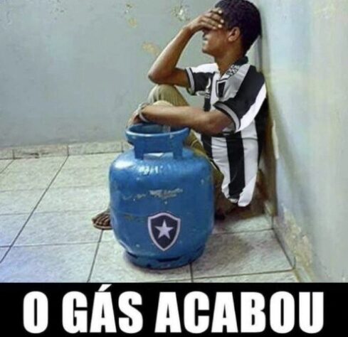 Acabou o gás do Fogão? Palmeiras assume a liderança do Brasileirão e web faz memes com o Botafogo