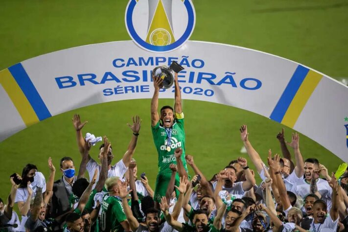 Brasileirão Série B (2020): A Chapecoense foi a grande campeã desta edição do Brasileirão Série B ao derrotar o Confiança, em casa, por 3 a 1. O América-MG até tentou mudar o rumo da competição ao vencer o Avaí, no Independência, por 2 a 1, mas por 1 gol a mais de saldo, o título ficou com o time de Chapecó. Ambas equipes terminaram o campeonato com 73 pontos. 