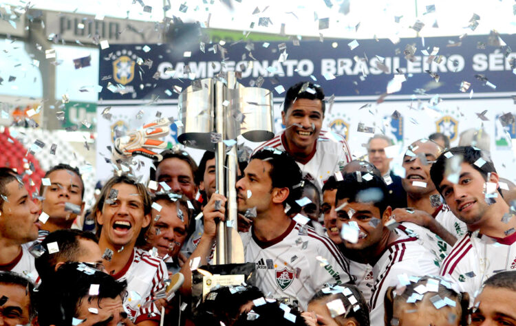 Campeonato Brasileiro 2012: Fluminense campeão com 77 pontos, contra 72 do Atlético-MG.