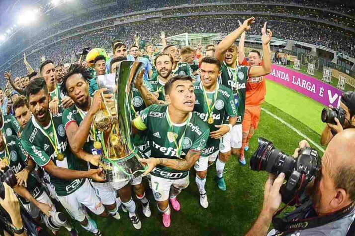 Campeonato Brasileiro 2016: Palmeiras campeão com 80 pontos, contra 71 do Santos. 