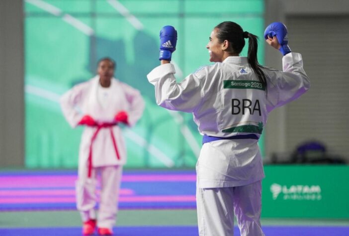 Karatê - Medalhas de ouro: 1 (Barbara Hellen, categoria 68kg)