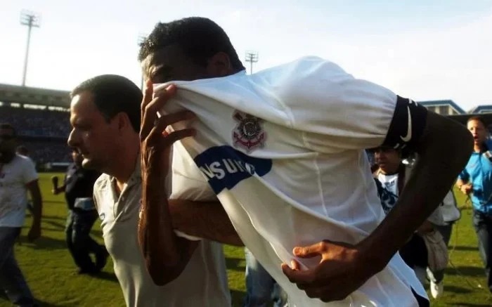 Corinthians: - 2007 (17ª colocação) - 10 vitórias, 14 empates e 14 derrotas em 38 jogos.