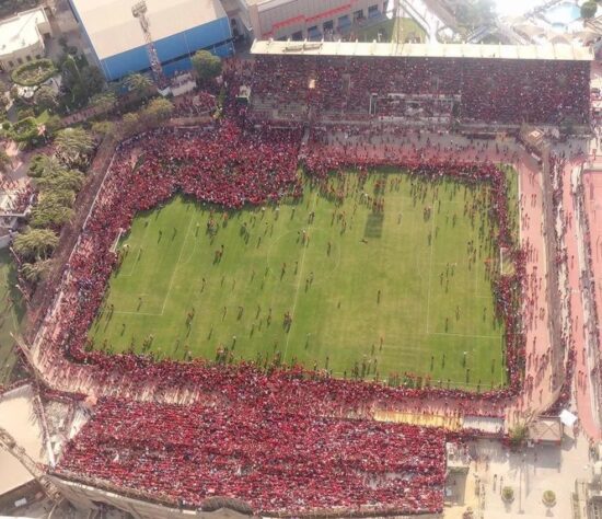 Um dia antes da final da Champions Africana de 2017, a torcida lotou e invadiu o CT do clube, 40 mil pessoas estavam presentes. 