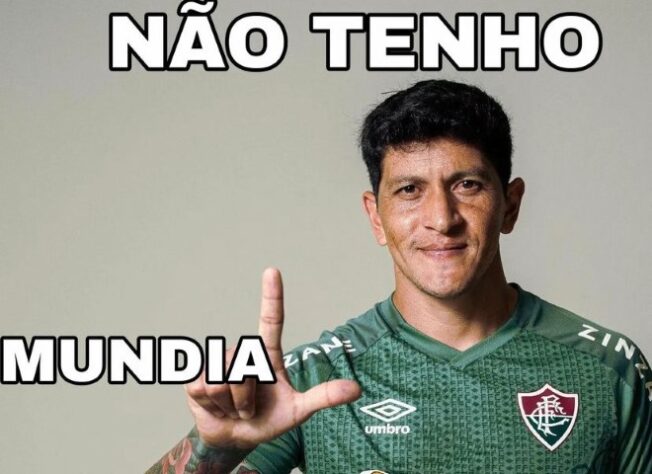 Equipe comandada por Fernando Diniz foi goleada por 4 a 0 pelo Manchester City de Pep Guardiola e virou alvo de piadas dos rivais na web. Confira, a seguir, os melhores memes! (Por Humor Esportivo)