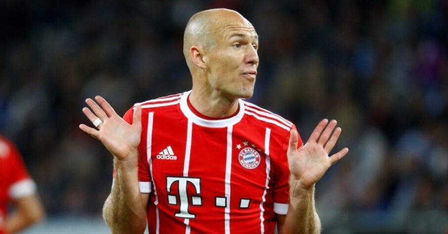 100 JOGOS DE ARJEN ROBBEN NA CHAMPIONS: na partida contra o PSG, válida pela última rodada da fase de grupos da Champions de 2016/17, Arjen Robben completou 100 jogos pela Liga. Uma marca expressiva na carreira do craque, competição na qual o holandês venceu somente uma vez, onde fez o gol do título, em 2012/13, na final contra o Borussia Dortmund. 