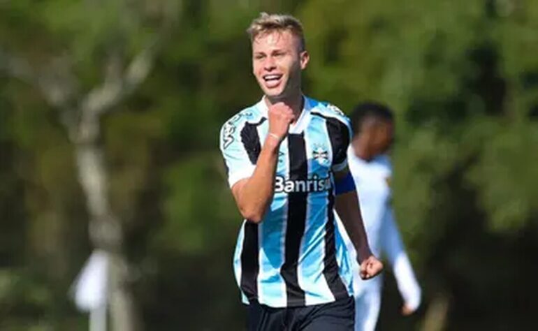 Ronald (meio-campista/20 anos): Grêmio 