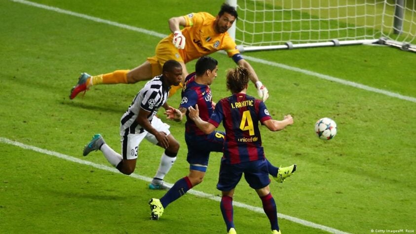 GOL NA DECISÃO DA CHAMPIONS DE 2014/15: Luis Suárez fez o segundo gol do Barcelona na final da Uefa Champions League de 2014/15. O placar do jogo foi 3 a 1 para os culés, que com o grande trio ‘’MSN” viria a conquistar a tríplice coroa naquela temporada. 