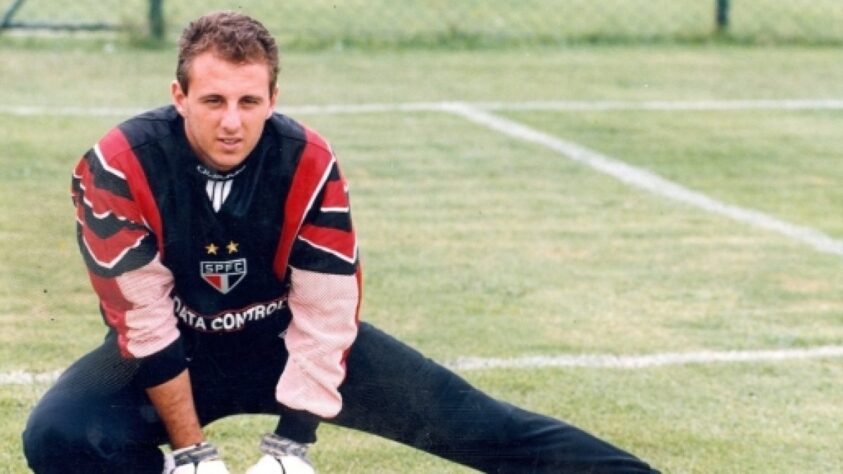 Rogério Ceni foi campeão da Copinha de 1993 com o São Paulo e a partir daí começou a ganhar espaço no time principal. Dali para frente, Rogério fez mais de 1000 jogos com a camisa Tricolor e, também, é o arqueiro com mais títulos na história do Soberano. 