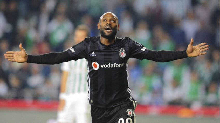 Besiktas: de 2018 a 2019 - 29 jogos, 11 gols.