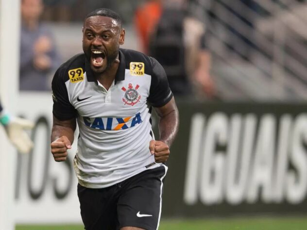 Corinthians: de 2015 a 2016 - 50 jogos, 16 gols. 