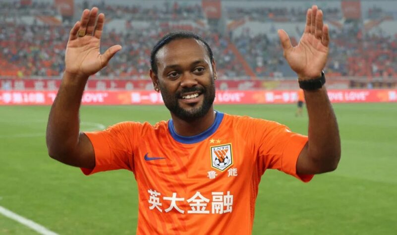 Shandong Luneng: de 2013 a 2015 - 43 jogos, 28 gols.