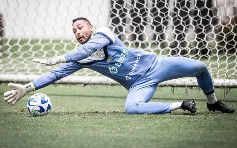 Vladimir - Goleiro - 35 anos 