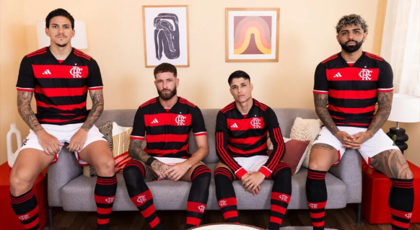 Flamengo - Camisa 1 - Fornecedora do material esportivo: Adidas