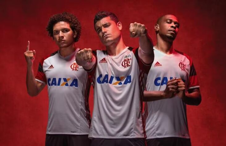 A segunda camisa também seguiu a linha inspirada no aniversário das conquistas de 81.