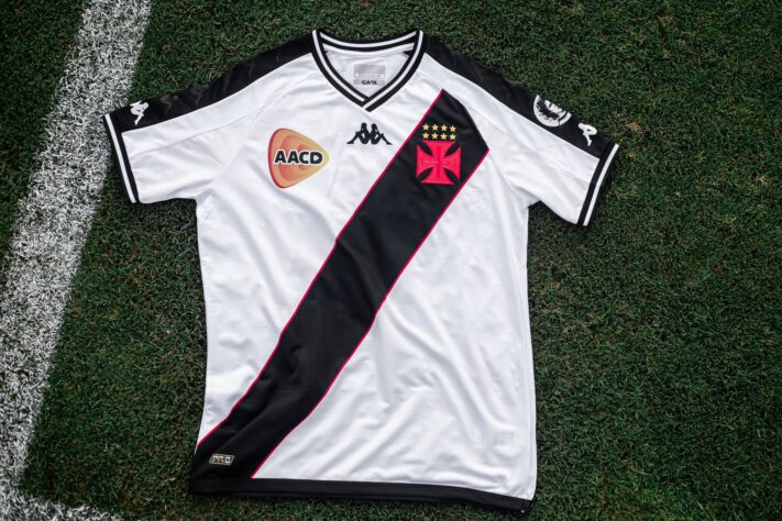 Vasco lança nova camisa 2 com inspiração no uniforme de 2000