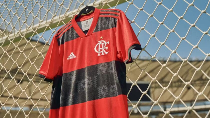 A camisa lançada em 2021 presta homenagem ao Esquadrão Rubro-Negro de 1981 e foi utilizada pelos jogadores durante a celebração da vitória no título brasileiro de 2020.