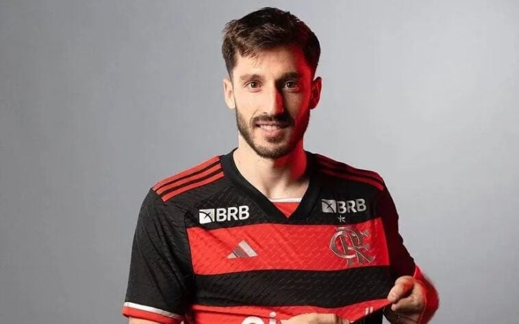 Flamengo - Camisa 1 - Fornecedora do material esportivo: Adidas