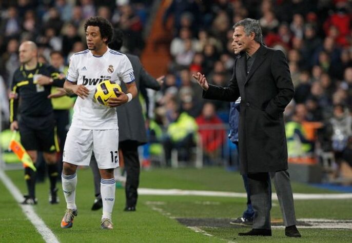 20/04/2011- A primeira vitória. Quase dois anos se passaram, e Cristiano ainda não tinha vencido o Barcelona de Messi com a camisa do Real Madrid. Agora comandado por José Mourinho, os galácticos conseguiram a tão sonhada vitória, e com direito a título. Com gol do gajo na prorrogação, os madrilenhos se consagravam campeões da Copa do Rei 2010/11. Foto: AFP