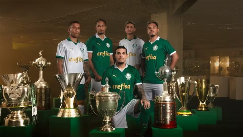 O Palmeiras anunciou a nova coleção de camisas para a temporada 2024. Inspirada no aniversário do clube e com alusões históricas, o modelo chamou atenção dos torcedores. Relembre as últimas camisas lançadas pelo time.