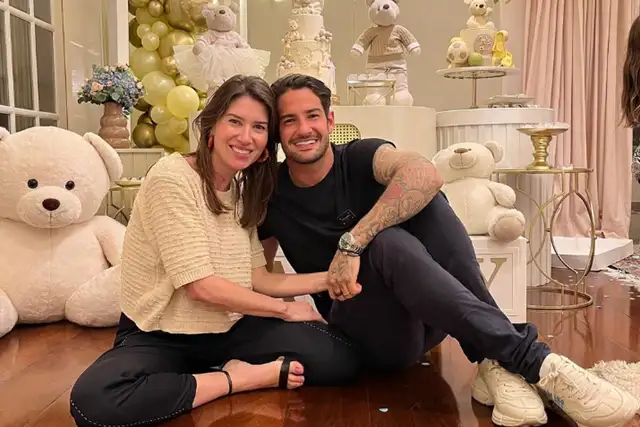 Alexandre Pato e Rebeca Abravanel - Casados desde 2019, o ex-São Paulo e a apresentadora deram a luz  a uma menina este mês.