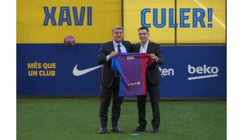 8/11/2021- Com o Barcelona fazendo uma péssima temporada, após a demissão de Koeman, o ídolo Xavi é finalmente anunciado para o cargo de treinador do clube Culé. Foto: LLUIS GENE / AFP