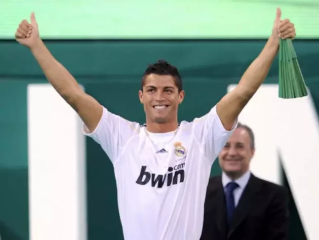 Melhor do mundo, influente e referência no esporte, Cristiano precisava dar um passo a frente, virar um galáctico. Em 2009, o Real Madrid anunciou por 94 milhões de euros (valor recorde), a contratação do gajo. Foto: AFP