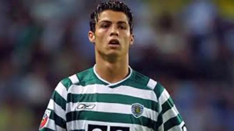 O jovem ponta Cristiano Ronaldo começava a encantar o mundo jogando pelo Sporting, e já atraía olhares de gigantes Europeus. Foto: AFP