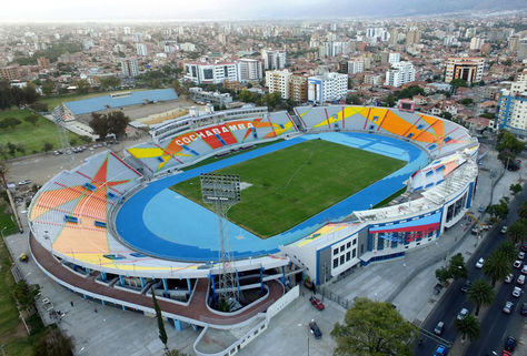 8 - Estádio Félix Capriles, do Aurora, eliminado na fase preliminar (em Cochabamba, Bolívia): 2.550 metros de altitude  