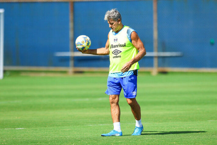 12 - Grêmio - 28 trocas de treinadores - 22 técnicos no século - Atual treinador: Renato Gaúcho