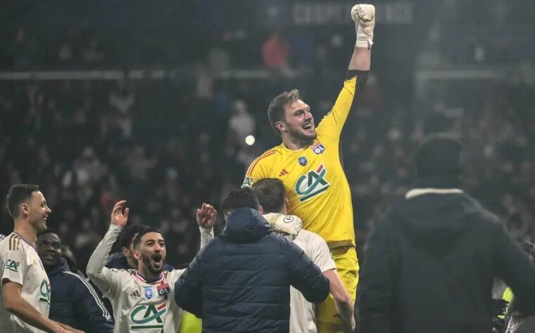 Lucas Perri (goleiro - Lyon)