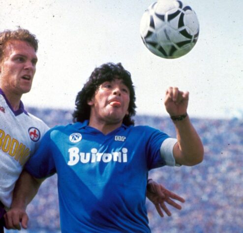 NAPOLI 1 X 1 FIORENTINA - SÉRIE A DE 1986/87: Jogo do título do primeiro Scudetto dos Azzurro. O Maradona e o Napoli não desperdiçaram a oportunidade e se sagram campeões. 