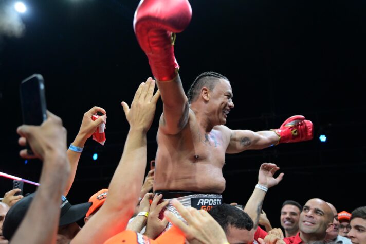 Popó e Bambam se enfrentaram em uma luta de boxe na madrugada de domingo (25). Além do ex-BBB ser nocauteado em segundos, diversas celebridades marcaram presença. Confira algumas personalidades!
