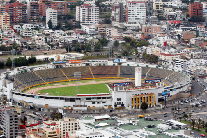 5 - Estádio Olímpico Atahualpa, do El Nacional, eliminado na fase preliminar (em Quito, Equador): 2.850 metros de altitude