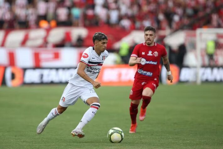 Felipe Cardoso (20 anos): o jogador defende o Santa Cruz