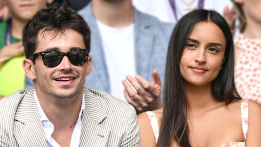 Charles Leclerc - O monegasco está namorando, e foi visto ao lado de Alexandra Saint Mleux