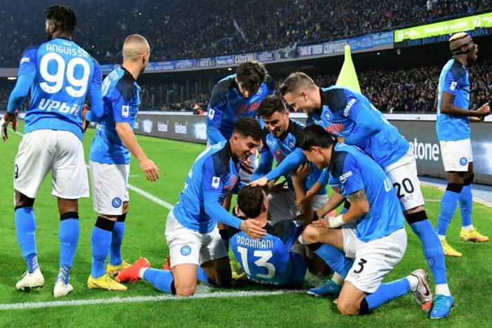 9º - SSC Napoli (ITA): 225 pontos 