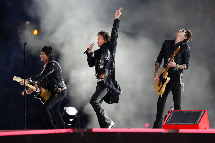 The Rolling Stones, em 2006 - Focados em apresentar os seus principais sucessos, como "Start Me Up" e "Satisfaction", a banda foi elogiada pela simplicidade e está entre os melhores shows pela Billboard.