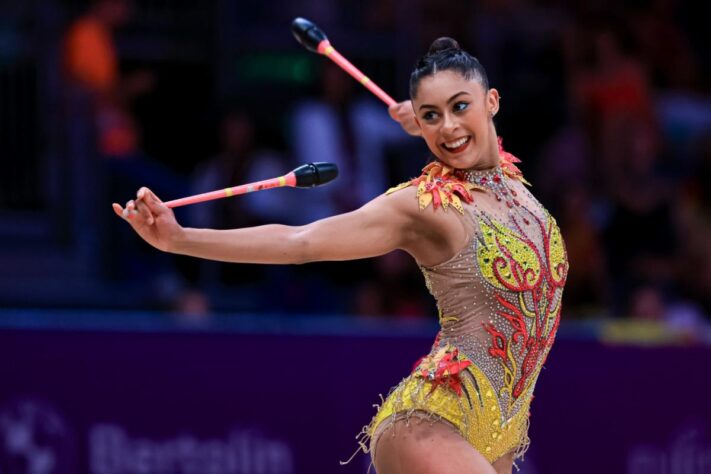 Barbara Domingos, da ginástica ritmica: Revelação da modalidade, primeira brasileira a entrar para o grupo das 12 melhores do Campeonato Mundial e prata em Santiago, a brasileira tem um bom desempenho para conquistar medalhas em Paris