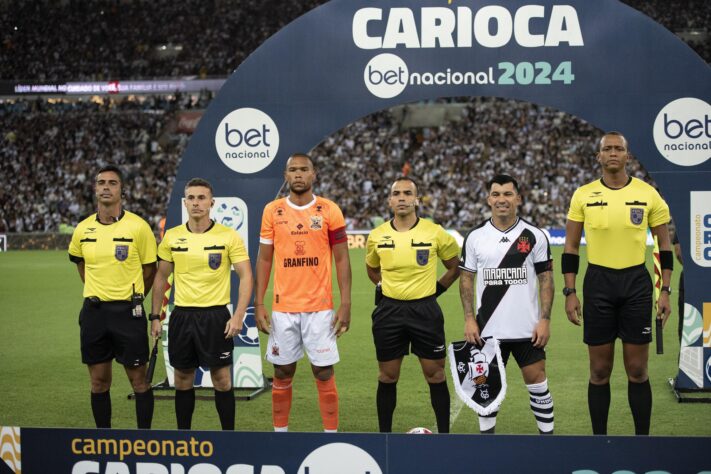 O Vasco pode voltar a ser finalista no Campeonato Carioca, algo que não acontece desde 2019. Para isso, precisa vencer o Nova Iguaçu. E como era o time que enfrentou o Flamengo na final naquela época? Confira a seguir e compare com o atual.