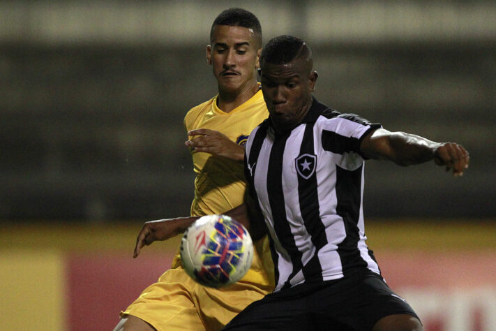 Ribamar, do Botafogo, foi eleito a revelação do Carioca de 2016 (Foto: Vitor Silva/SSPress/Botafogo)