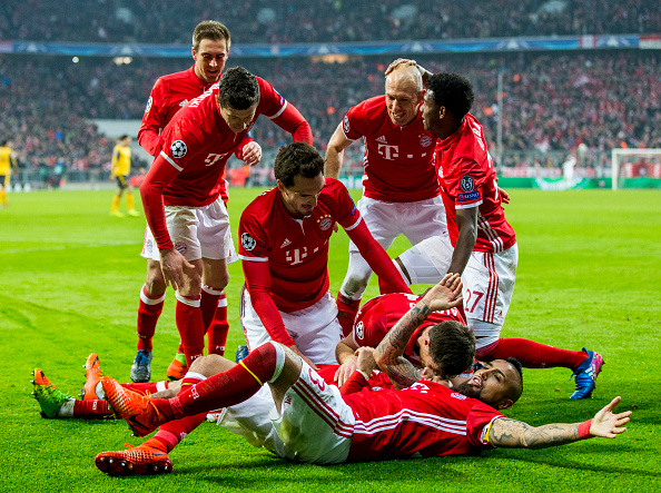 ARSENAL 1X5 BAYERN- Oitavas de final 2016/17 - O show Bávaro. Em noite inspirada do estrelado Bayern de Munique, com gols de Lewandoski, Douglas Costa, Robben e Vidal 2x, os alemães acabaram com o Arsenal em pleno Emirates. Detalhe: o agregado terminou com incríveis 10x2 para o time da Alemanha.