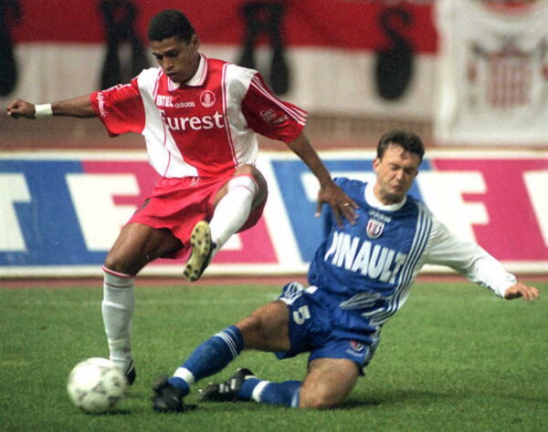 Sonny Anderson - Monaco: artilheiro do Campeonato Francês em 1995/1996 com 21 gols