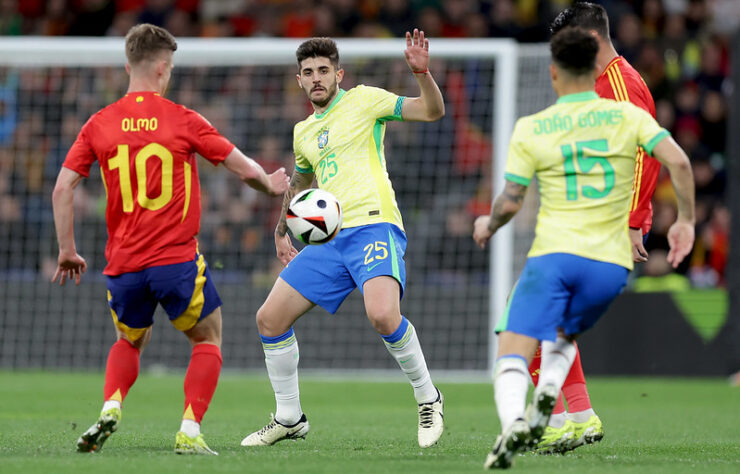 Zagueiro: Beraldo (PSG / 20 anos)