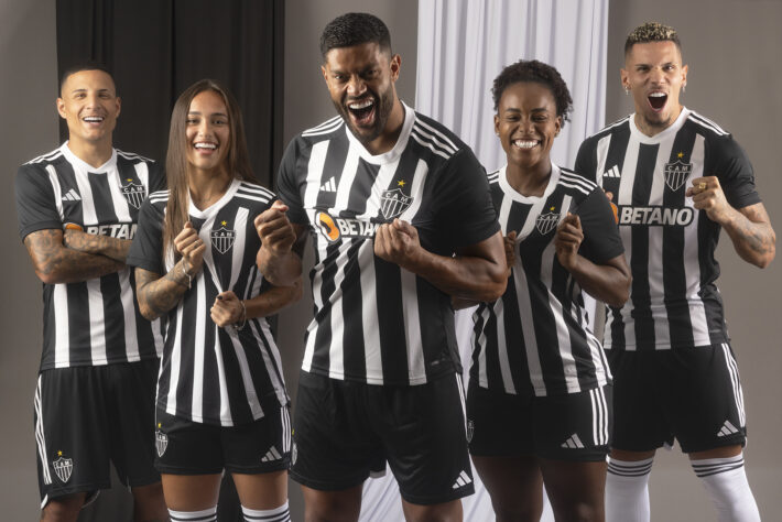 O Atlético-MG lançou o novo primeiro uniforme para 2024. A camisa é voltada para homenagear os feitos históricos e pioneiros do Galo. Veja a seguir uma lista com times da Série A que já revelaram novas camisas para a temporada.