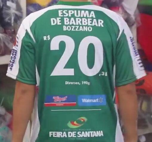 (Foto: Reprodução) Em 2017 o Fluminense de Feira fez uma campanha junto com um mercado local e anunciou o preço de diversos produtos em seu uniforme