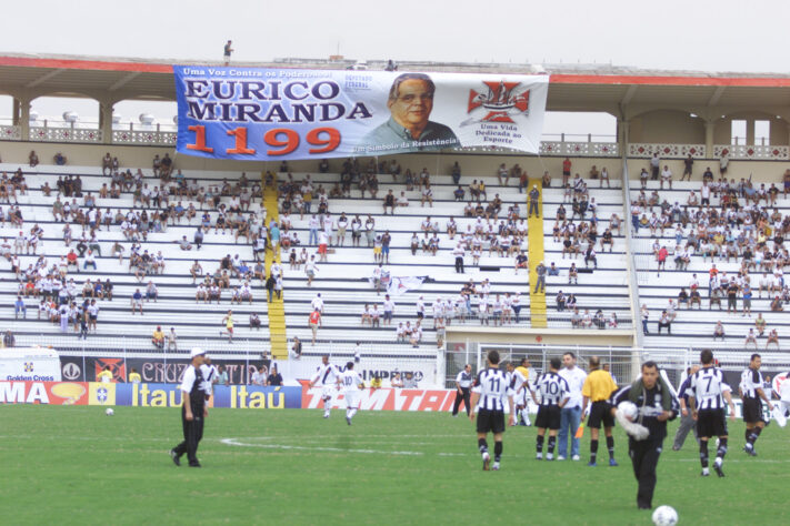 "Sempre digo, lá em Brasília, que não sou representante do povo. Sou representante do Vasco. Não prometi água, habitação, luz, nada. Só defender o Vasco. Meu voto é na emoção, mas aliado à competência", dizia Eurico Miranda enquanto deputado eleito.