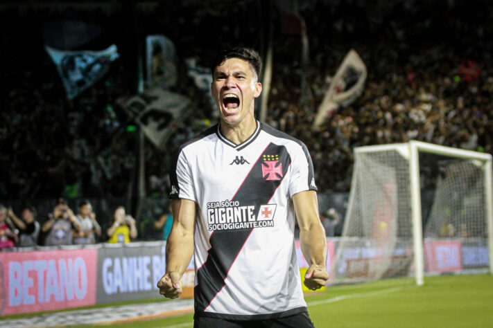 Já o Vasco se classificou nos pênaltis, após empate em São Januário contra o Água Santa. 