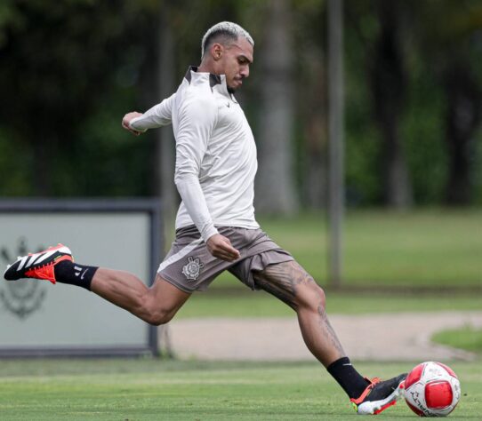 CORINTHIANS: Matheuzinho (lateral-direito/23 anos)