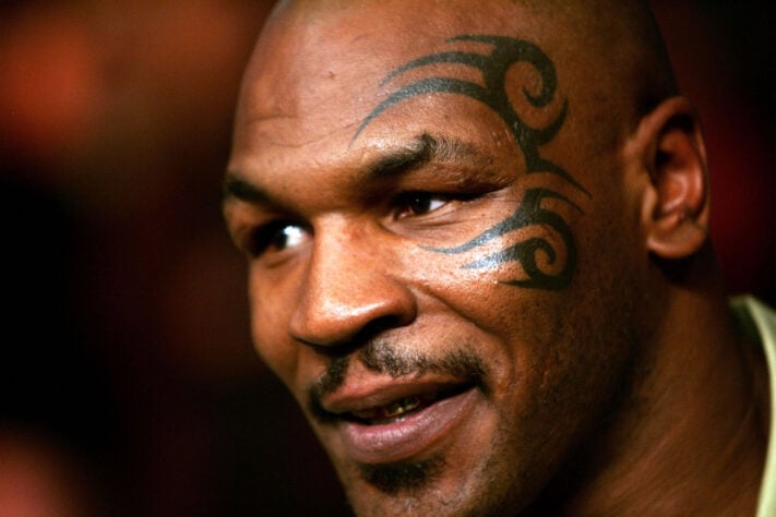 Mike Tyson tem apenas seis derrotas na carreira 